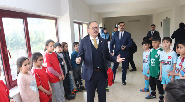 TAVAS’TA OKULLAR ARASI FUTBOL HEYECANI BAŞLADI