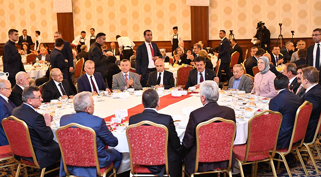 31 HAYIRSEVERE PLAKET VERİLDİ