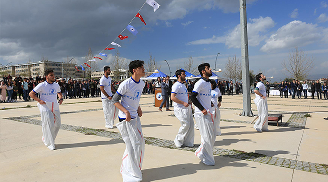 PAÜ KAMPÜSÜNDE RENKLİ NEVRUZ KUTLAMASI