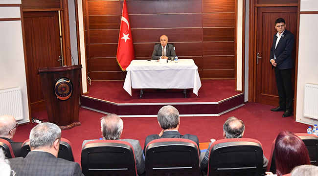 KAYMAKAMLAR VALİ KARAHAN İLE BİR ARAYA GELDİ