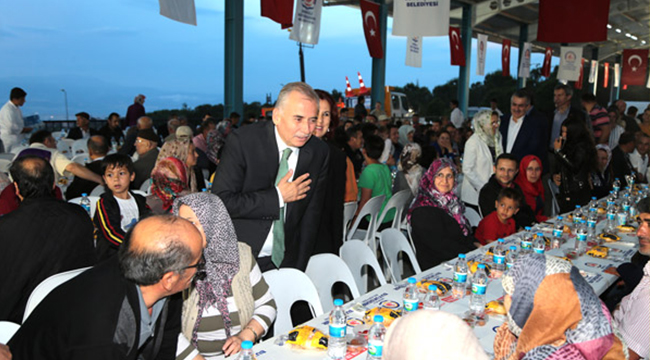 İFTAR SOFRASI BU KEZ GÖVEÇLİK’TE KURULDU