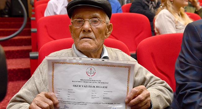 DENİZLİ’DE OKUMA YAZMA SEFERBERLİĞİ SÜRÜYOR