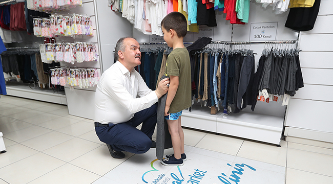 ÖKSÜZ VE YETİM ÇOCUKLARIN YÜZÜNÜ GÜLDÜRDÜ