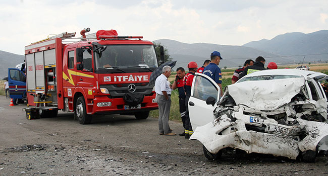 DENİZLİ'DE TRAFİK KAZASI: 3 ÖLÜ