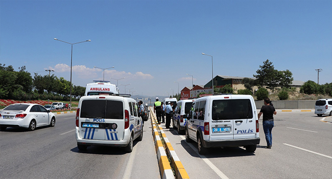 OTOMOBİL SÜRÜCÜSÜ SEKEN MERMİDEN YARALANDI