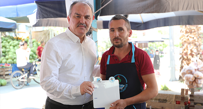 GÜRLESİN’DEN SİLİNEBİLİR FİYAT TAHTASI VE ÖNLÜK
