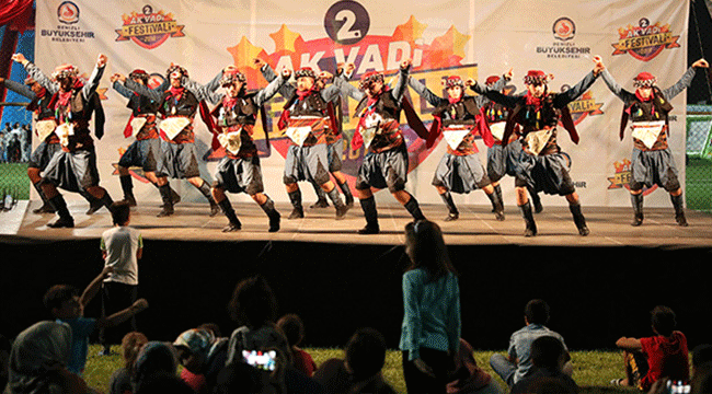AK VADİ FESTİVALİ RENKLİ GÖRÜNTÜLERLE BAŞLADI