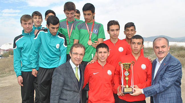 ATLETLER PAMUKKALE’DE KOŞTU