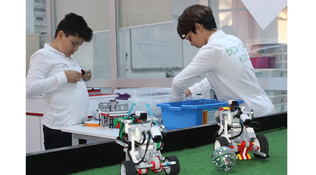 TOP OYNAYAN ROBOT YAPTILAR