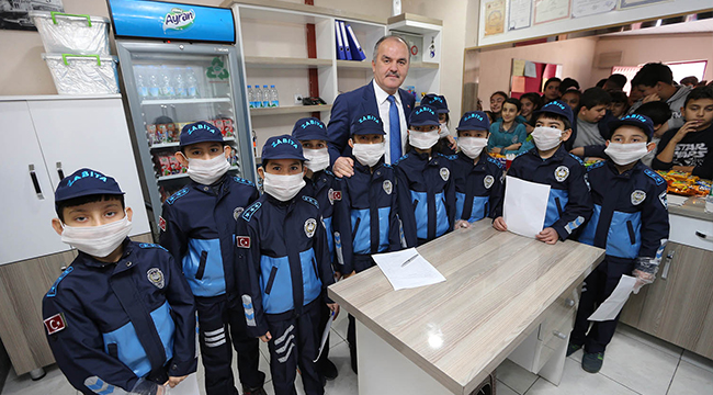 ÖĞRENCİLERE BİLİNÇLİ TÜKETİCİ DERSİ VERDİLER