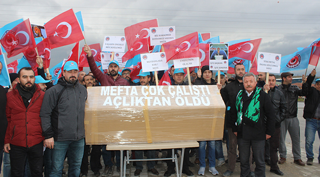 METAL İŞÇİLERİ TABUTLU EYLEM DÜZENLEDİ