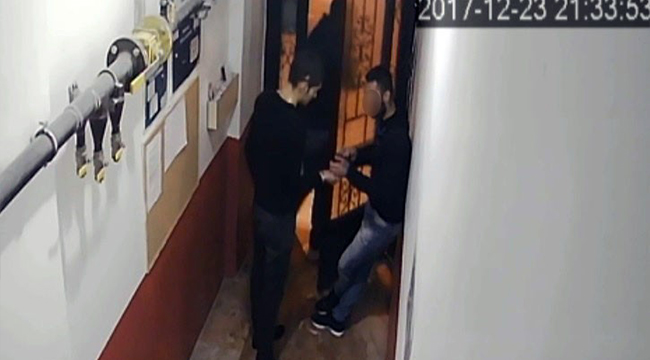 GENÇLERİN UYUŞTURUCU ALIŞVERİŞİ KAMERADA