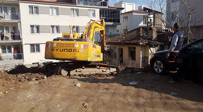TEHDİT OLUŞTURAN BİNALAR BİR BİR YIKILIYOR
