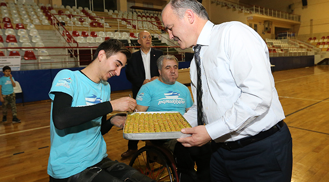 GÜRLESİN BASKETBOL TAKIMINA MORAL VERDİ