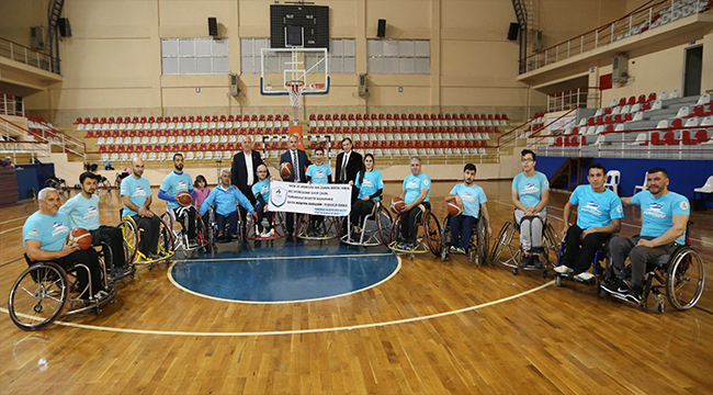 GÜRLESİN BASKETBOL TAKIMINA MORAL VERDİ
