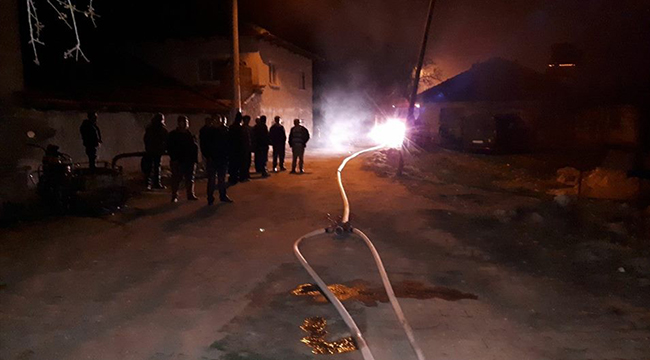 EV BÜYÜK HASAR GÖRDÜ