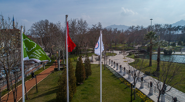 BÜYÜKŞEHİR ÖDÜLE DOYMUYOR