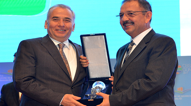 BÜYÜKŞEHİR ÖDÜLE DOYMUYOR