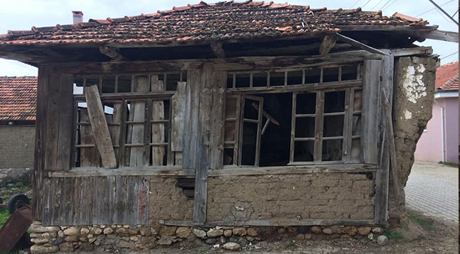 ACIPAYAM'DA METRUK BİNALAR YIKILIYOR