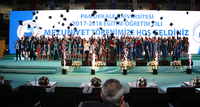 PAÜ 2017-2018 YILI MEZUNLARINI VERDİ