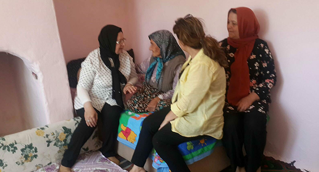 SOKAK SOKAK, EV EV DOLAŞIYORLAR