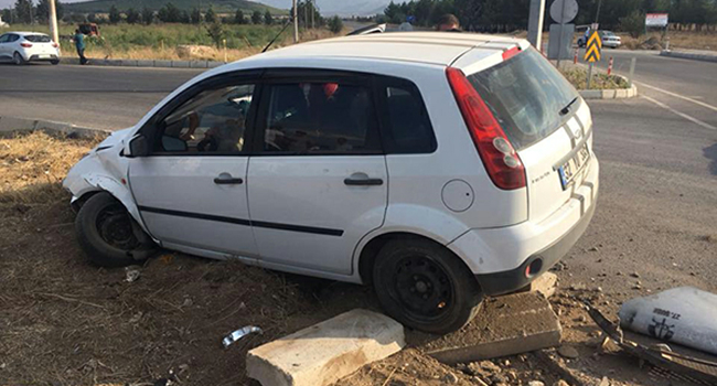 ACIPAYAM-ANTALYA YOLUNDA KAZA: 4 YARALI