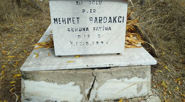 YIKILAN ŞEHİT MEZARI TEPKİ ÇEKTİ