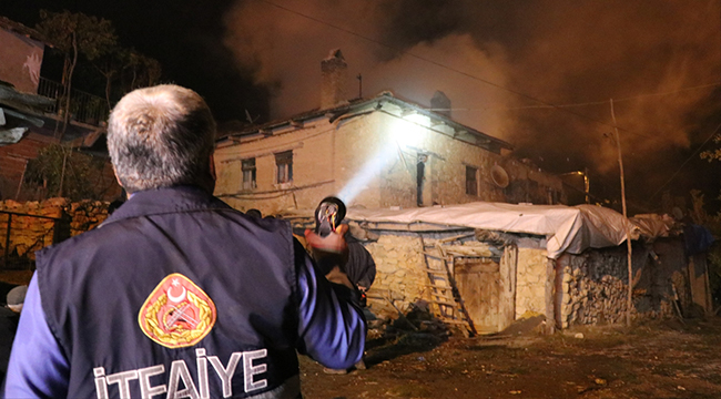 EVİNDE YANGIN ÇIKAN YAŞLI KADIN ÖLDÜ