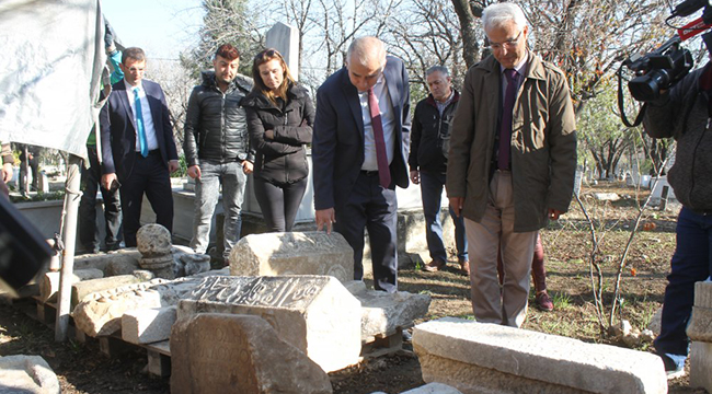 DENİZLi TARİHi İLBADE MEZARLIĞINDA CANLANIYOR