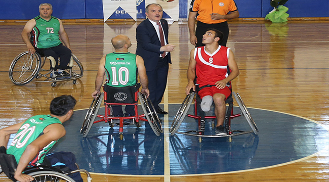 PAMUKKALE BELEDİYESPOR SAHAYA İNİYOR