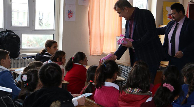 GÜVEN, ÖĞRENCİLERE DİŞ MACUNU VE FIRÇA DAĞITTI