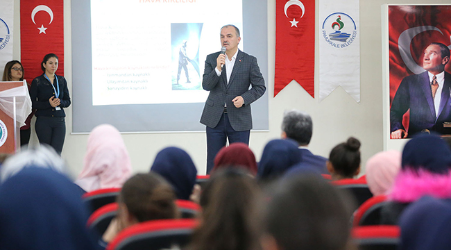 ÖĞRENCİLERE GERİ DÖNÜŞÜMÜN ÖNEMİNİ ANLATTI