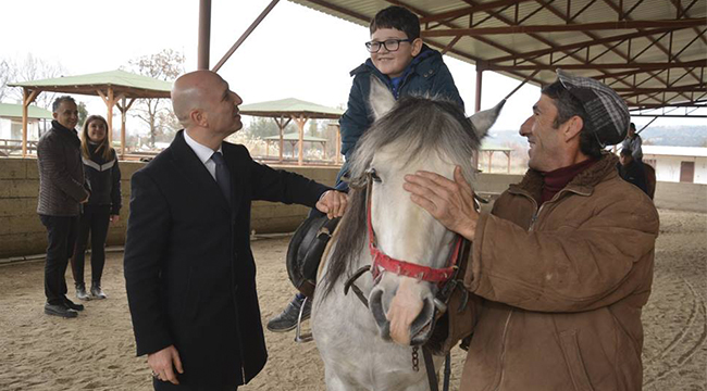 BAŞKAN ÖZBAŞ ÖĞRENCİLER İÇİN ATA BİNDİ