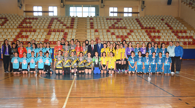 HENTBOLDA YILDIZLAR GEÇİDİ