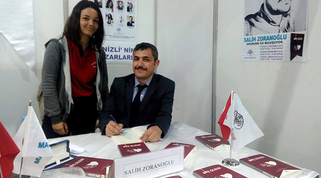 ŞAİR ZORANOĞLU, KİTAPLARINI İMZALADI