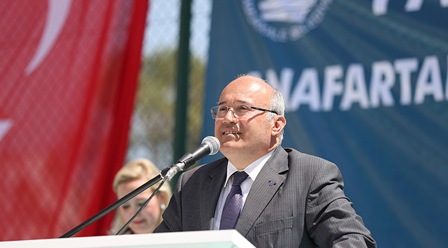 ANAFARTALAR LİSESİ’NE HALI SAHA VE TESİS
