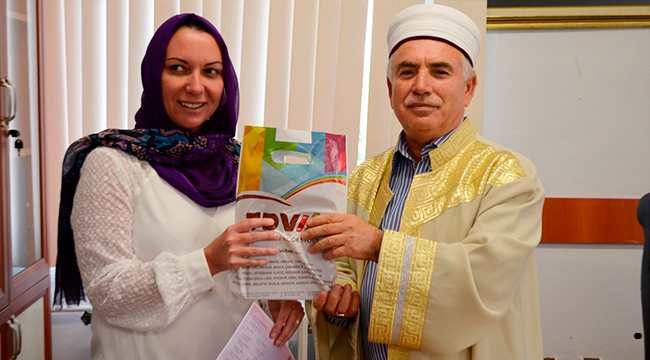 KENDİ İSTEĞİ İLE MÜSLÜMAN OLDU