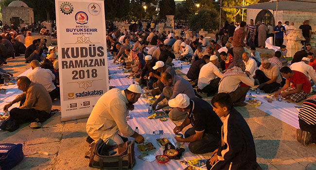 MESCİD-İ AKSA’DA 1000 KİŞİYE İFTAR
