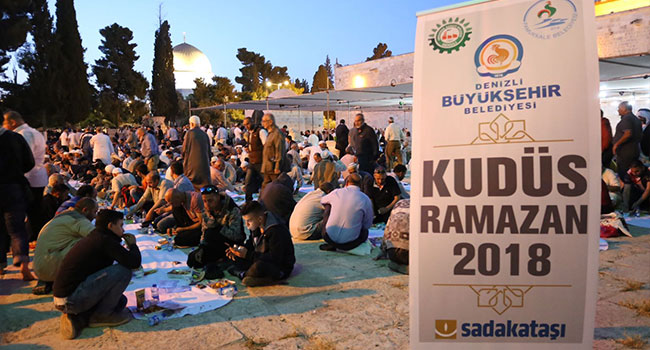 MESCİD-İ AKSA’DA 1000 KİŞİYE İFTAR