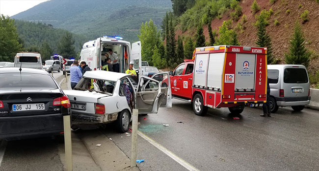 ZİNCİRLEME TRAFİK KAZASI: 1 ÖLÜ, 9 YARALI
