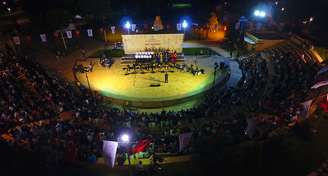 İZLEYENLER UNUTULMAZ BİR GECE YAŞADI