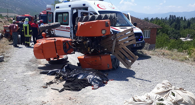 ACIPAYAM’DA TRAKTÖR KAZASI:1 ÖLÜ