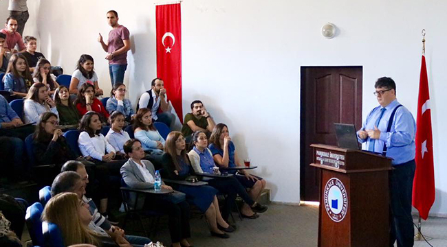 PAÜ’DE GÜN ORTASI SEMİNERLERİ BAŞLADI