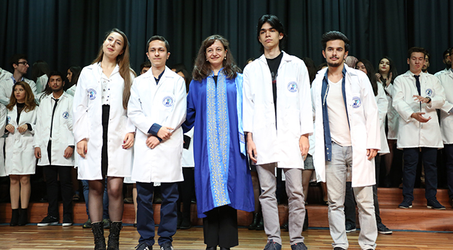 PAÜ'LÜ DOKTOR ADAYLARININ BEYAZ ÖNLÜK HEYECANI