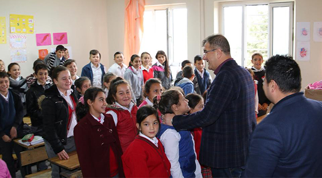 GÜVEN, ÖĞRENCİLERE DİŞ MACUNU VE FIRÇA DAĞITTI