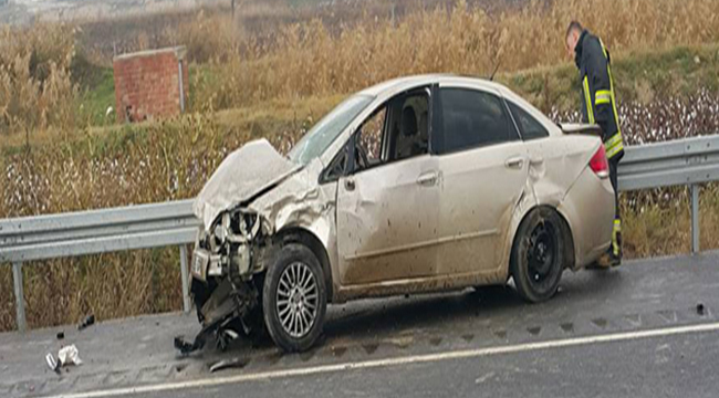 OTOMOBİL BARİYERLERE ÇARPTI