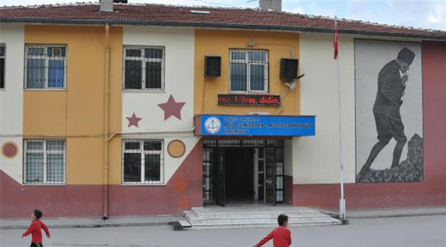 DENİZLİ’DE İLKOKULDA İĞRENÇ OLAY!