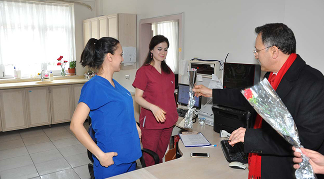 GÜLBAY HASTANEDE YATAN KADINLARI UNUTMADI