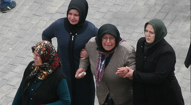 5 GENÇ GÖZYAŞLARI İLE TOPRAĞA VERİLDİ