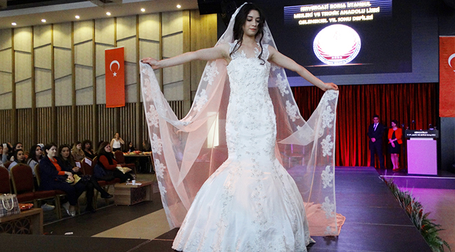 GENÇ MODACILARDAN MUHTEŞEM DEFİLE